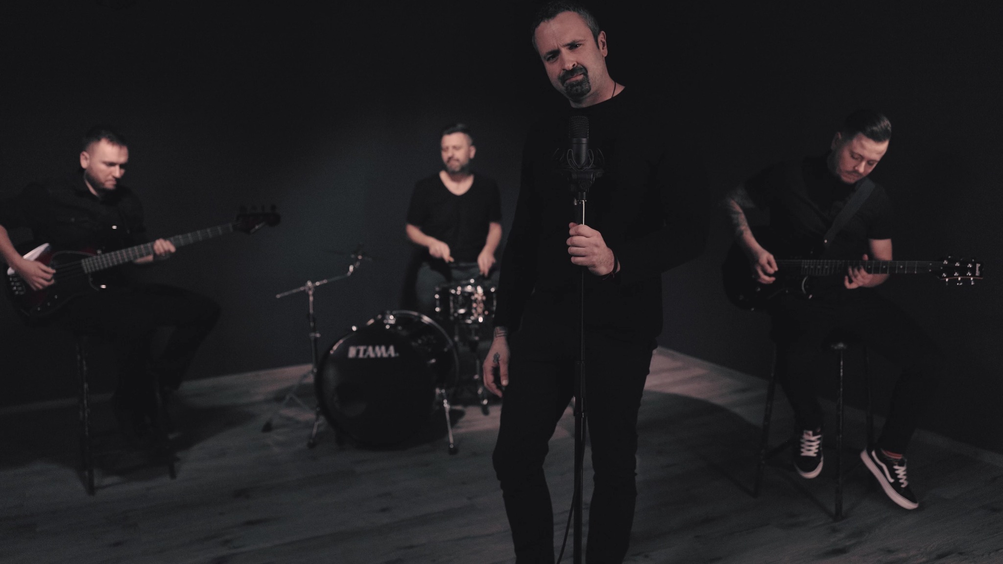 Read more about the article P.O.H prichádza s emotívnym videoklipom „Nechcem zabudnúť“ a hlási albumový návrat