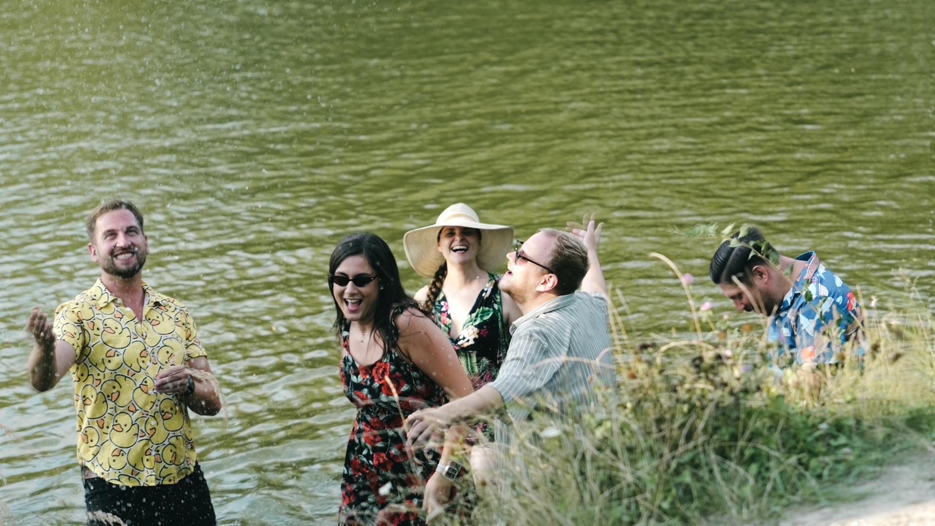 Read more about the article Hudba bez nástrojov, ale s obrovským srdcom: Samo Tomeček a For You v novinke Nech sa darí