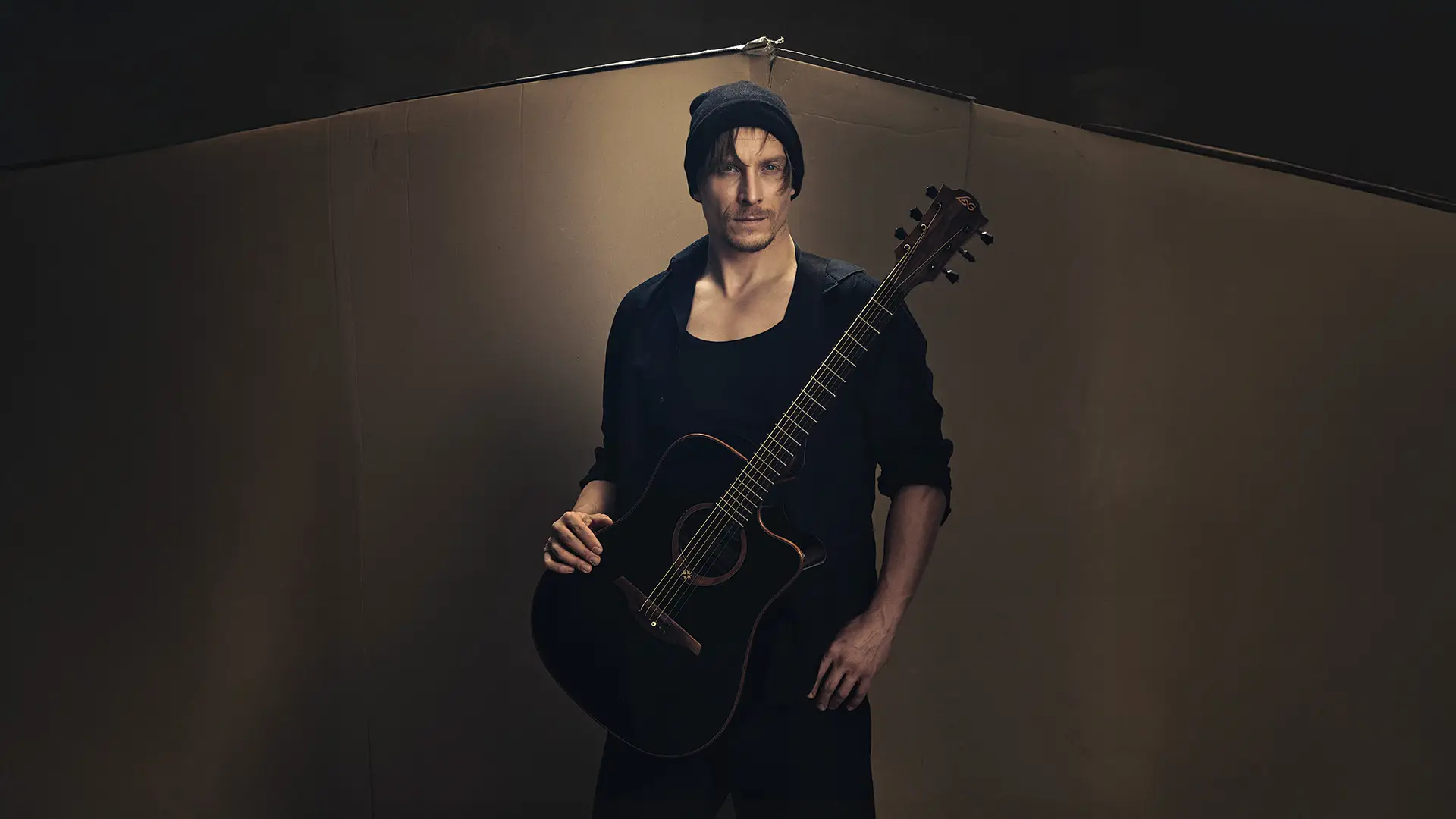 Read more about the article Juraj Bača otvára novú hudobnú kapitolu. Pieseň „Nechávam ťa“ je jeho osobnou výpoveďou