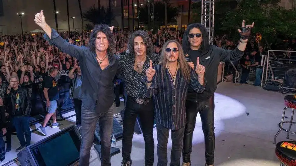 Read more about the article KISS sa vracajú — a tentokrát bez masiek