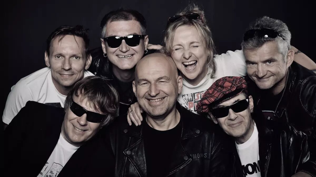 Read more about the article Tři sestry hlásia nový album „PUB ART“: vychádza v novembri a oslavuje 40 rokov kapely