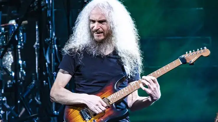 Read more about the article Guthrie Govan v PRAHE