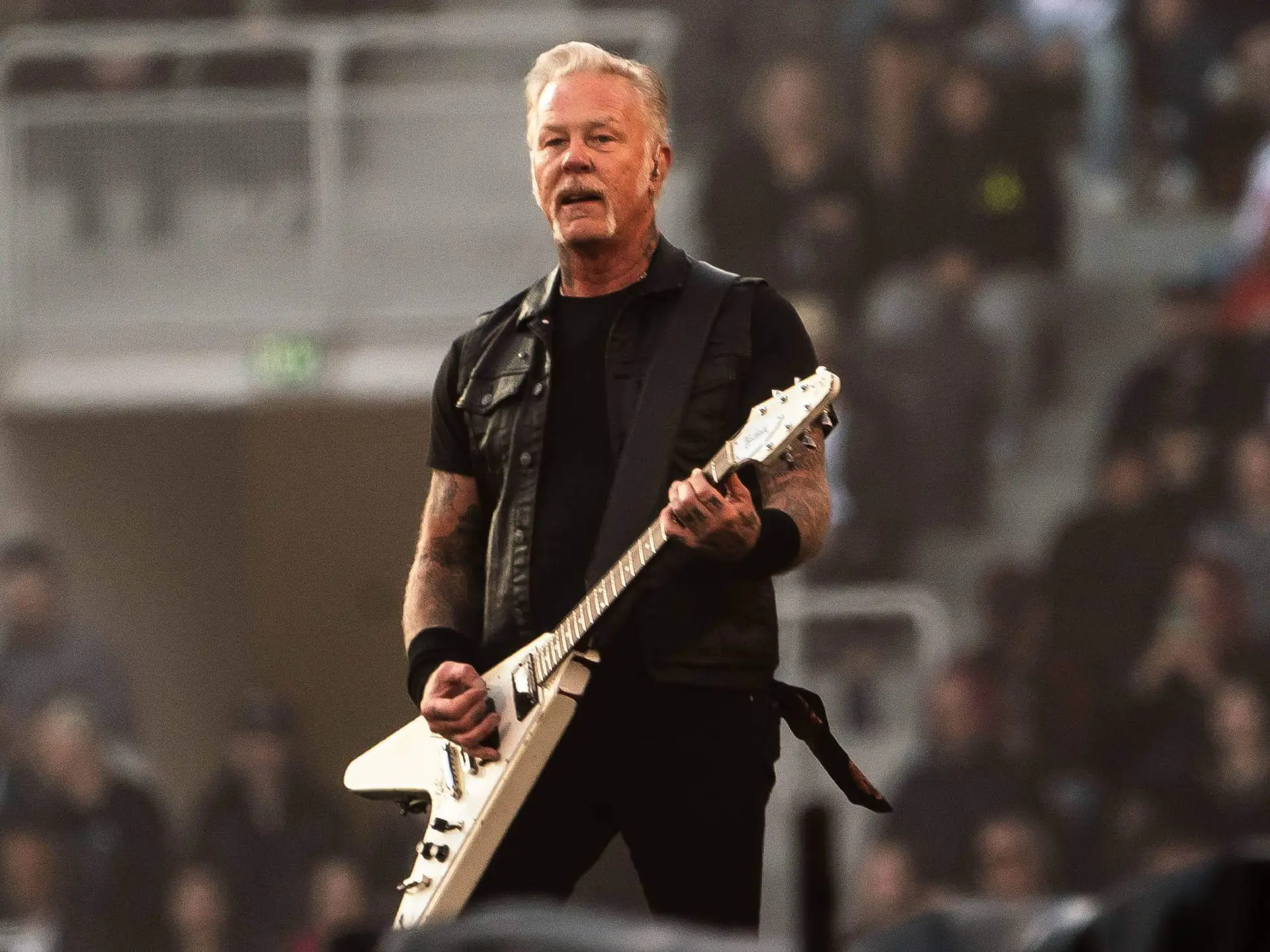 Read more about the article James Hetfield o Mama Said