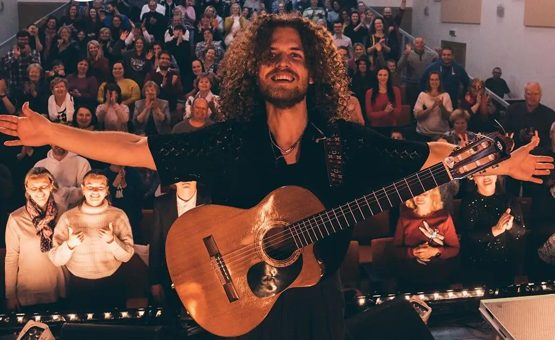 Read more about the article Gitarista Dávid Bílek finišuje s prípravami na turné