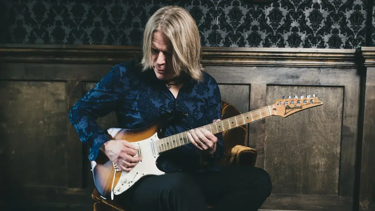 Read more about the article Andy Timmons mieri do Európy