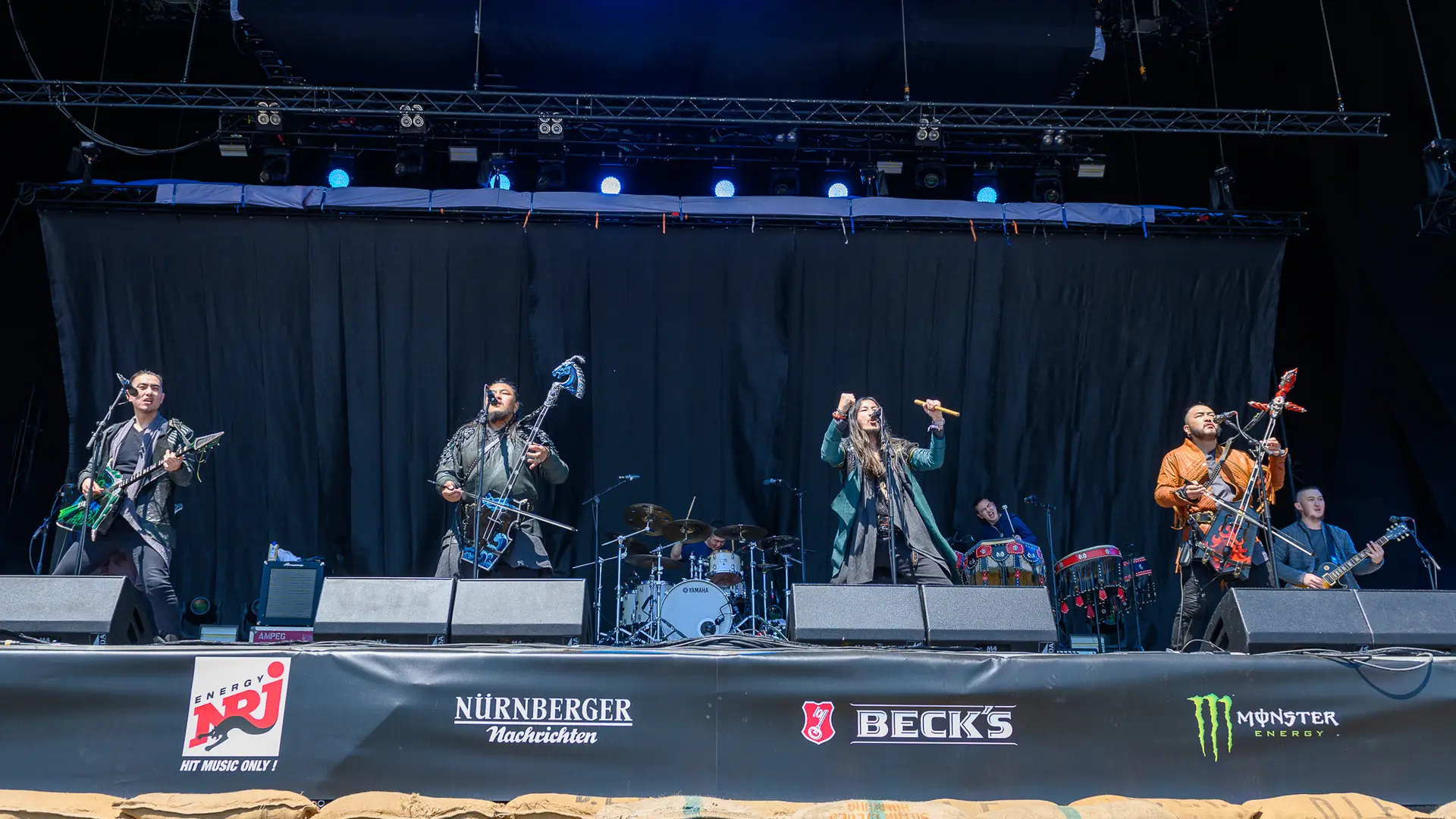 Read more about the article The Hu a Skáld spoja sily v európskych arénach