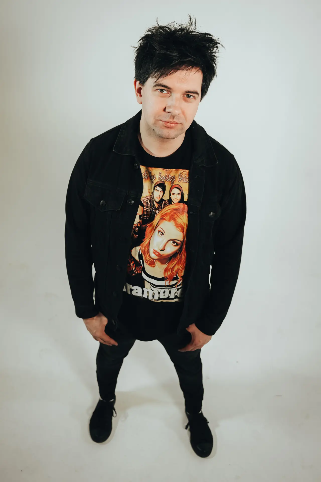 Read more about the article +421 vydáva druhý album Mierne Multitalentovaný