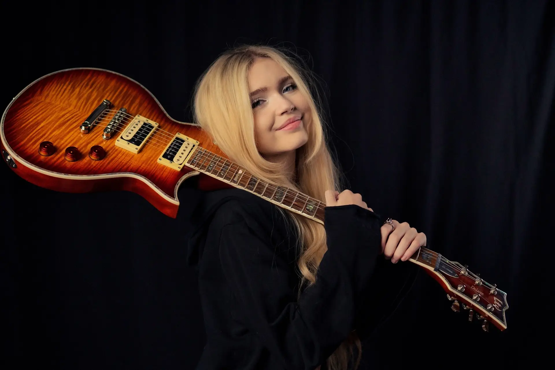 Read more about the article Melissa Mandy prichádza s novinkou „Alien Minds“