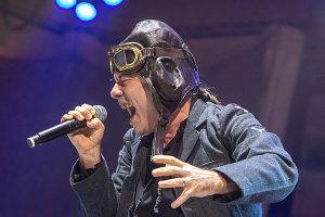 Bruce Dickinson o „nespievajúcich“ legendách