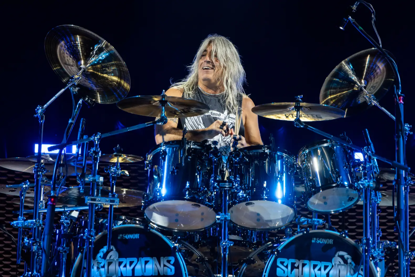 Read more about the article Mikkey Dee stále naplno