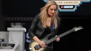 Nita Strauss sa stala mamou