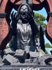 Hellfest odhalili sochu Ozzyho Osbournea