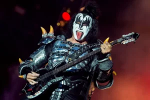 Gene Simmons nedokáže opustiť pódium