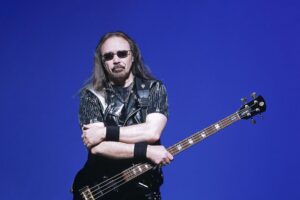 Ian Hill vynechal koncert